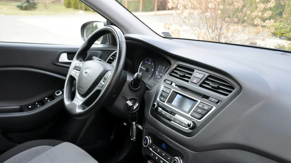 HYUNDAI i20 -