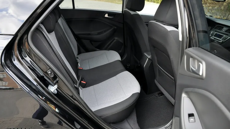 HYUNDAI i20 -
