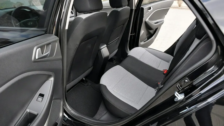HYUNDAI i20 -
