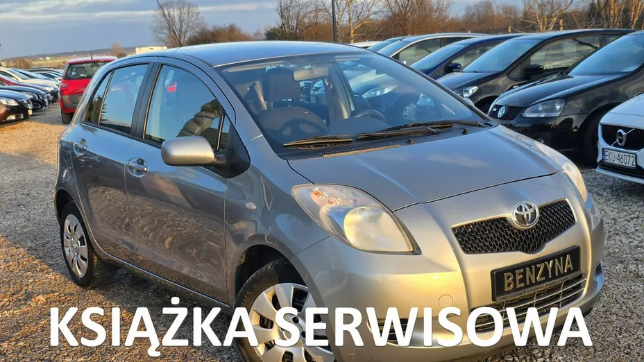 TOYOTA Yaris -