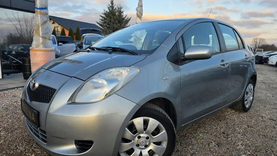 TOYOTA Yaris -
