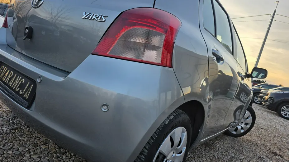 TOYOTA Yaris -