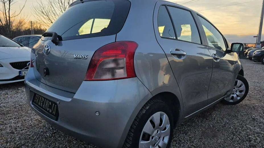 TOYOTA Yaris -