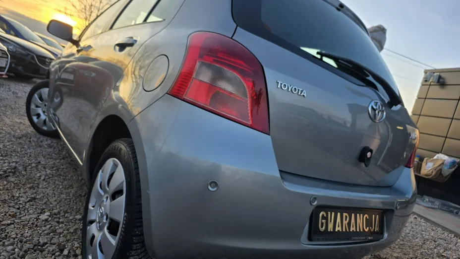 TOYOTA Yaris -