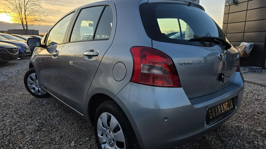 TOYOTA Yaris -