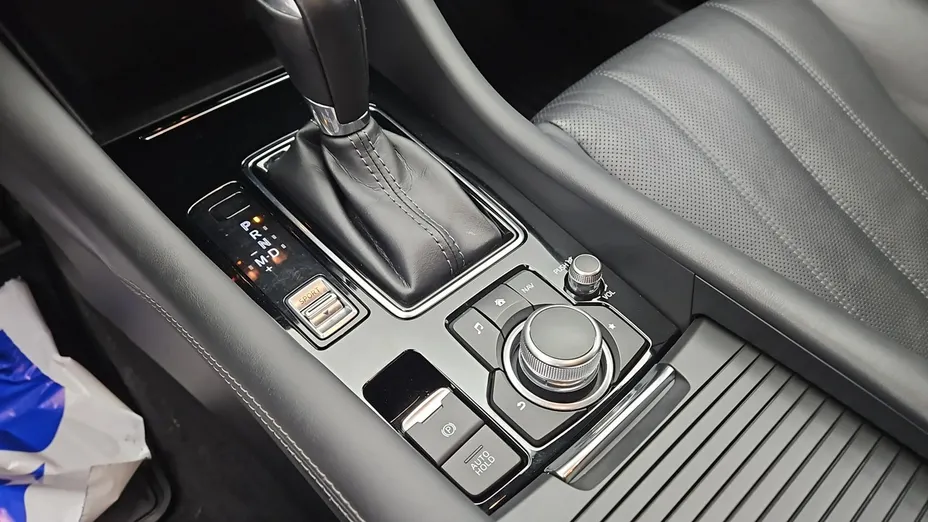 MAZDA 6 -