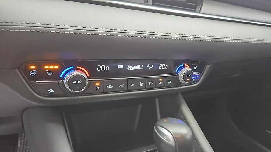 MAZDA 6 -