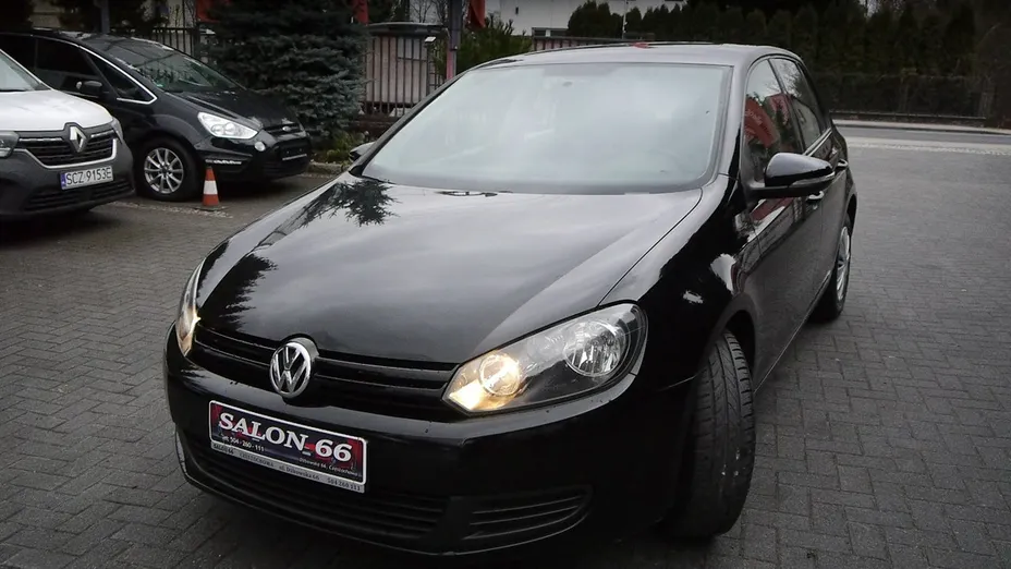 VOLKSWAGEN Golf -
