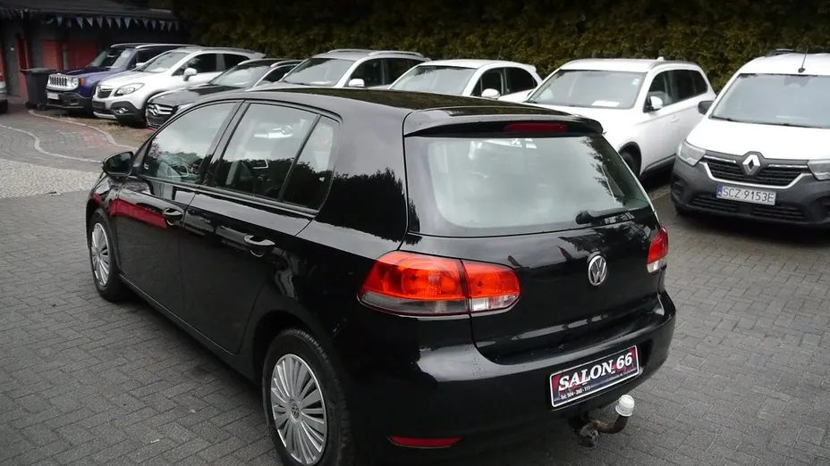 VOLKSWAGEN Golf -