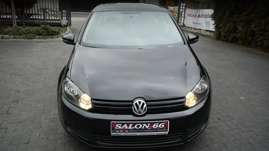 VOLKSWAGEN Golf -