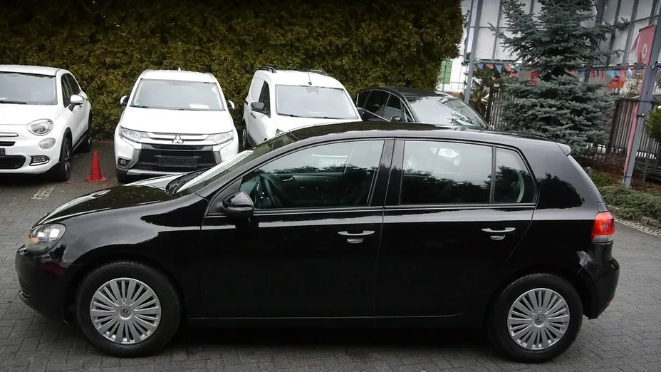 VOLKSWAGEN Golf -