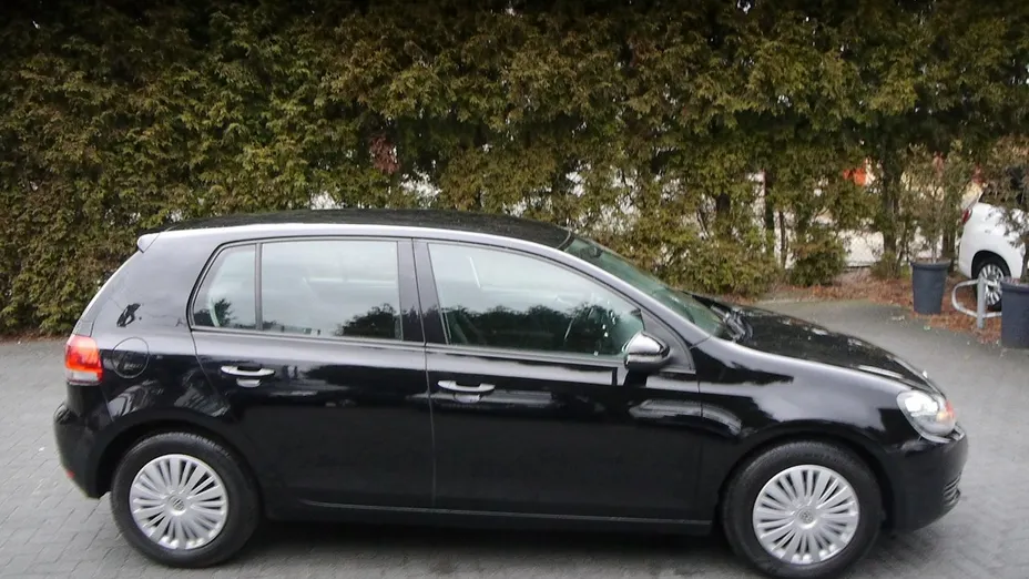 VOLKSWAGEN Golf -