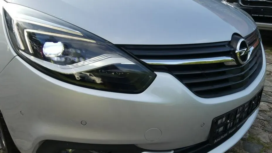 OPEL Zafira -