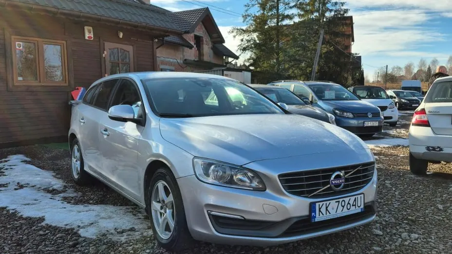 VOLVO V60 -