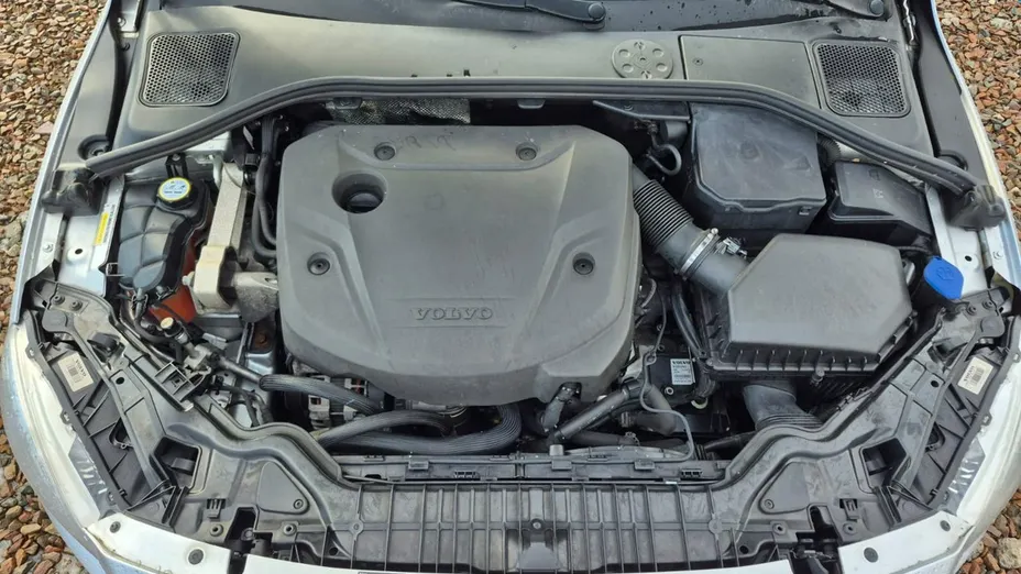 VOLVO V60 -