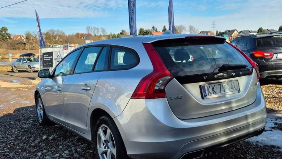 VOLVO V60 -