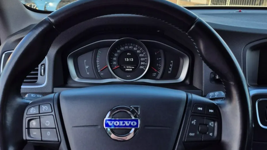 VOLVO V60 -
