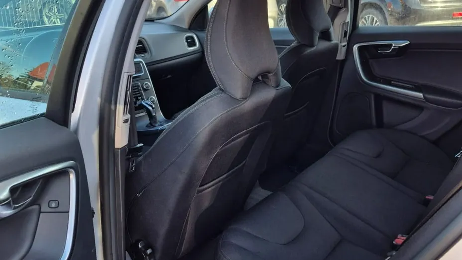 VOLVO V60 -