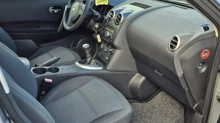 NISSAN Qashqai -