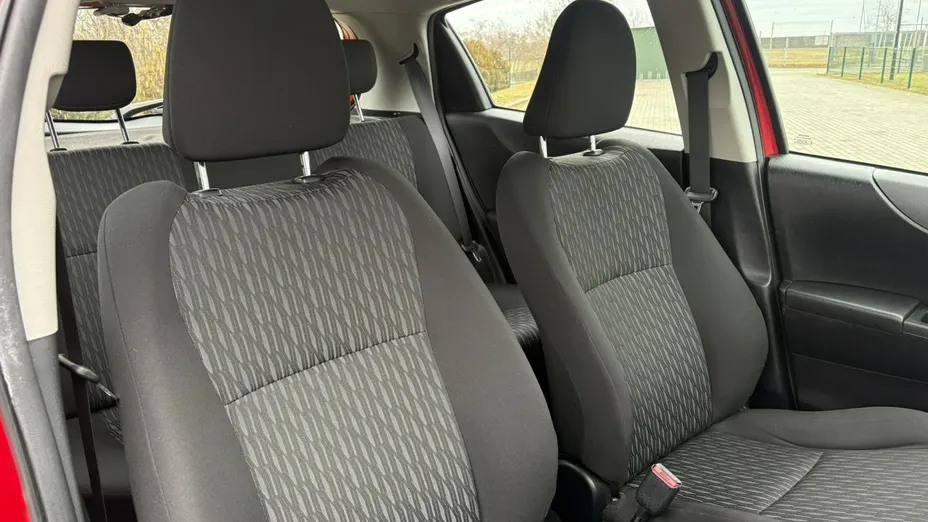 TOYOTA Yaris -