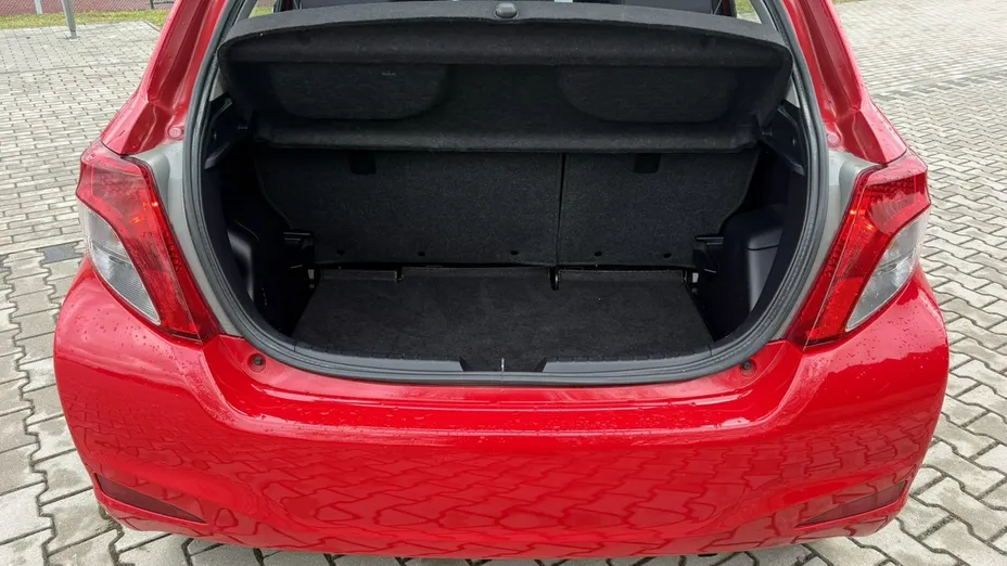 TOYOTA Yaris -