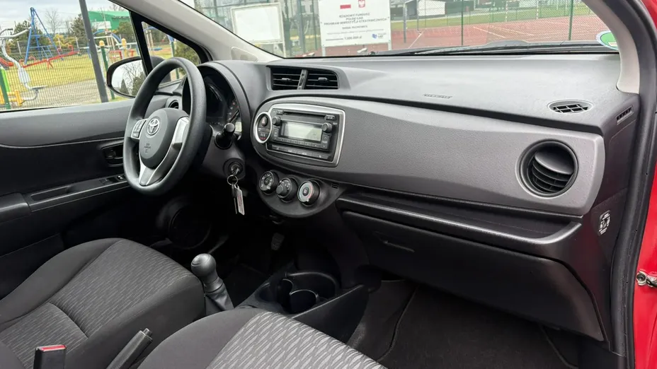 TOYOTA Yaris -