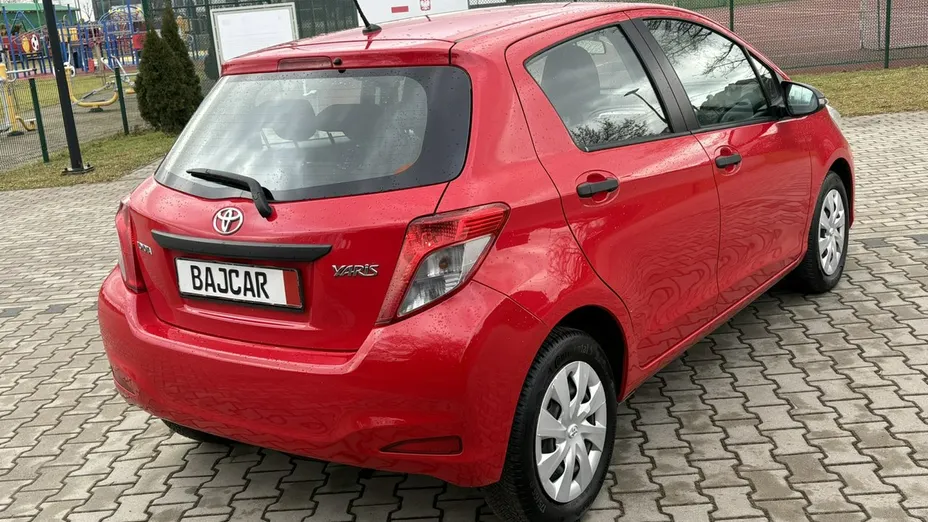 TOYOTA Yaris -