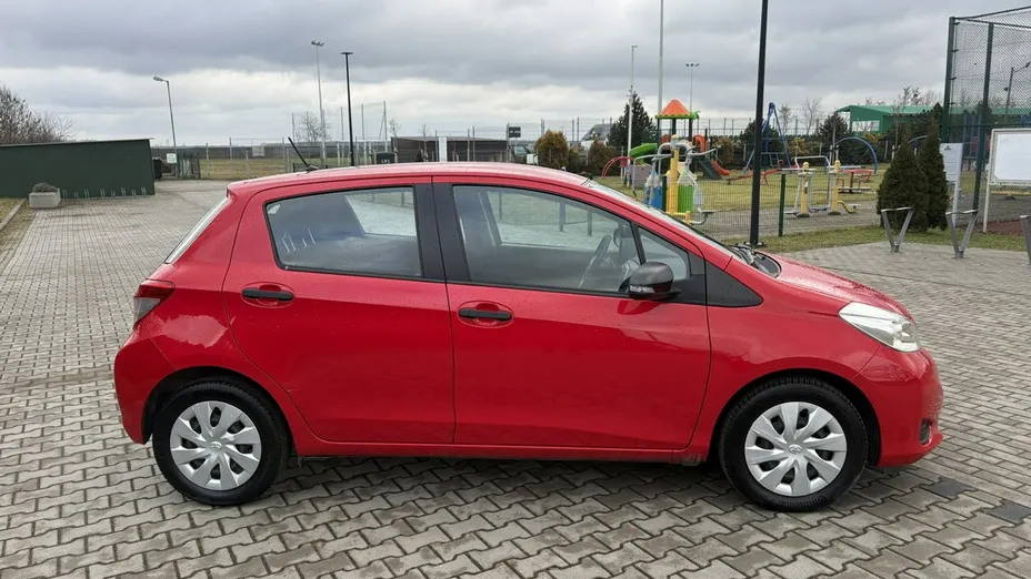 TOYOTA Yaris -