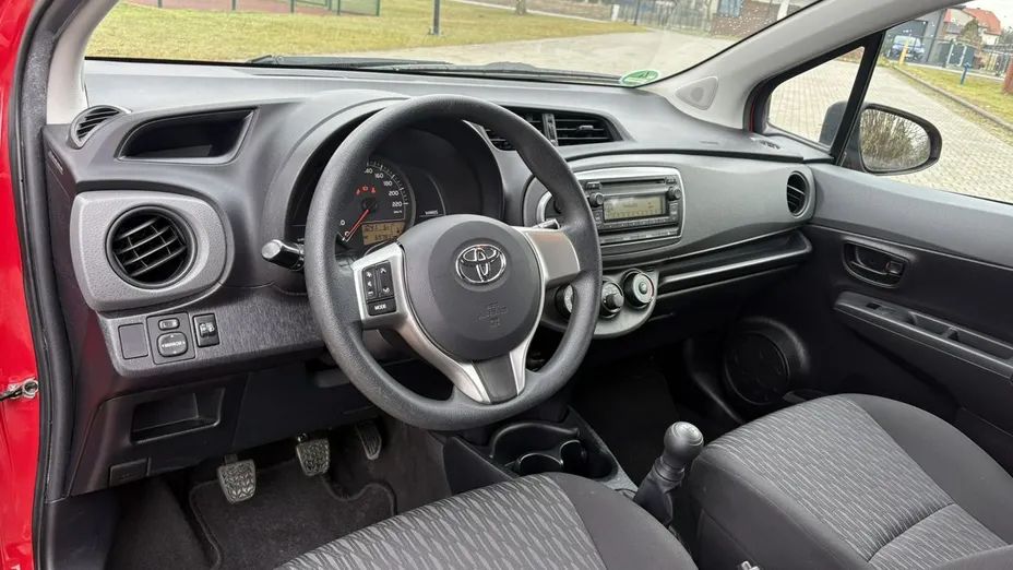 TOYOTA Yaris -