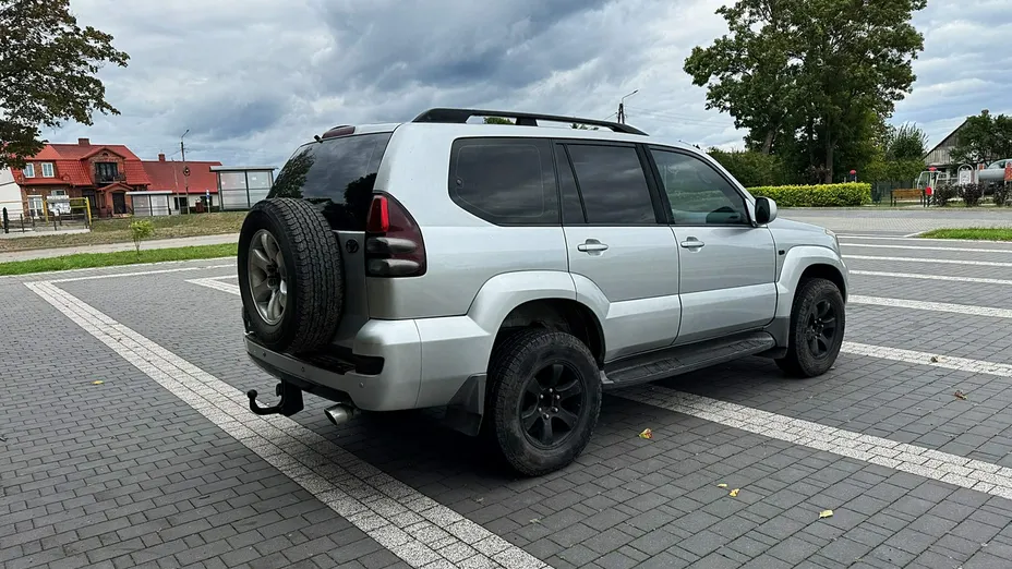 TOYOTA Land Cruiser -