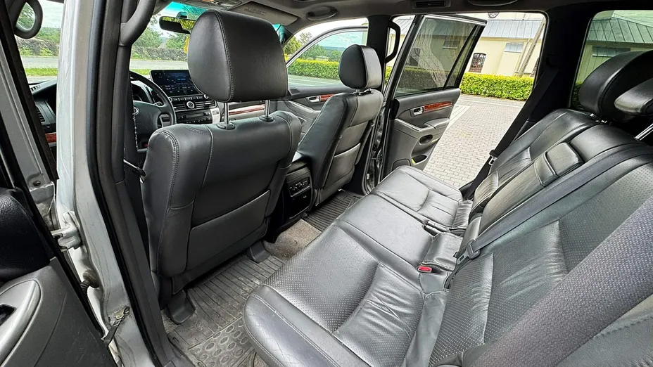 TOYOTA Land Cruiser -