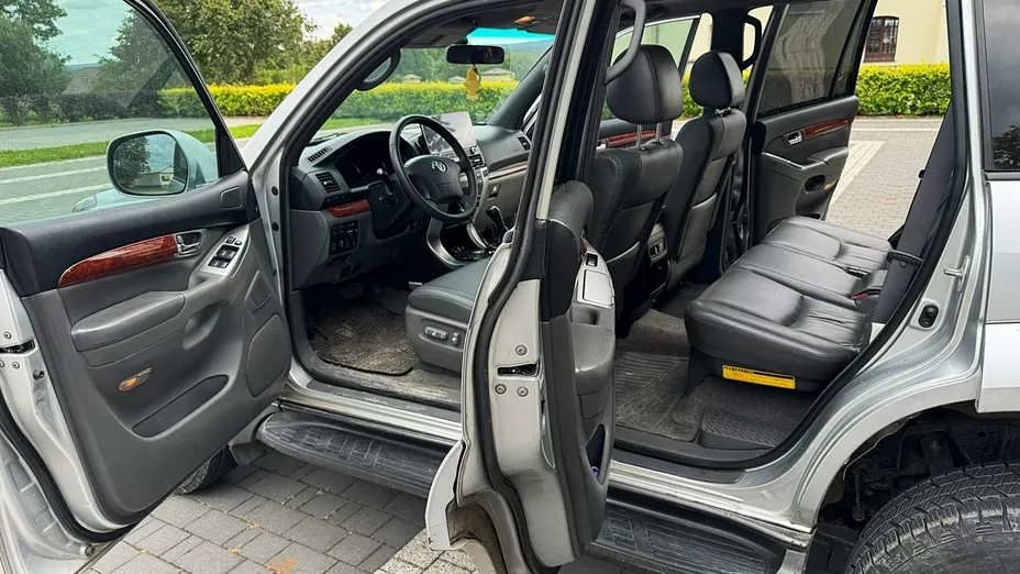 TOYOTA Land Cruiser -