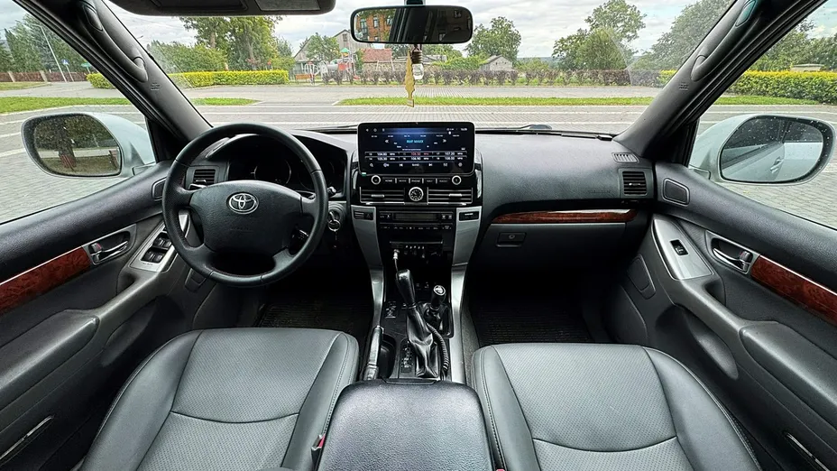 TOYOTA Land Cruiser -