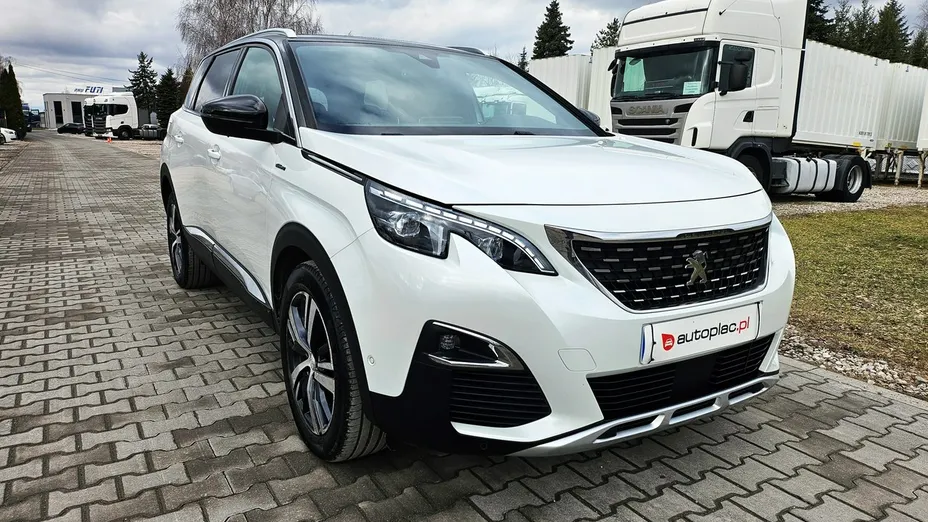 PEUGEOT 5008 -