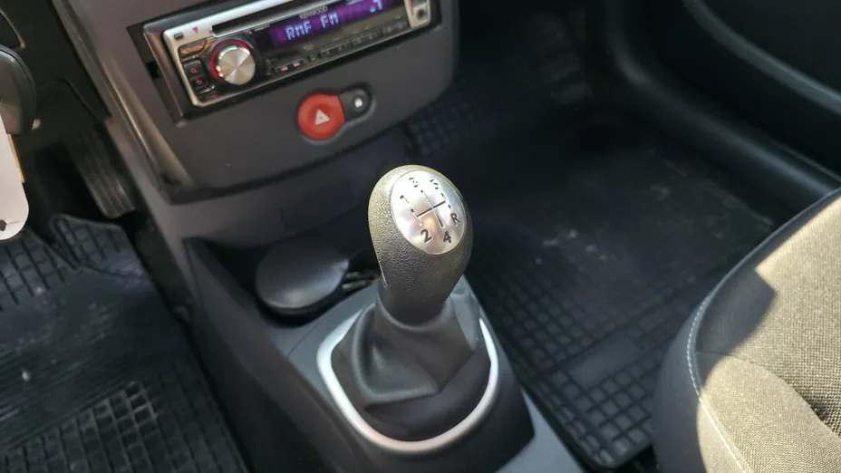 RENAULT Clio -