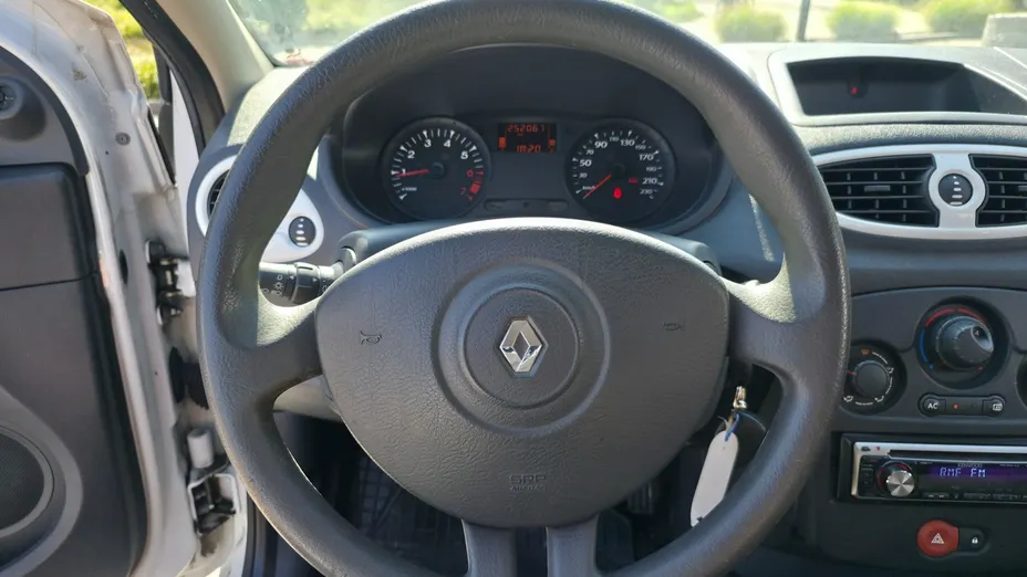 RENAULT Clio -
