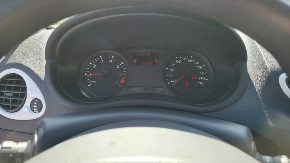RENAULT Clio -