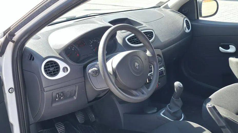RENAULT Clio -