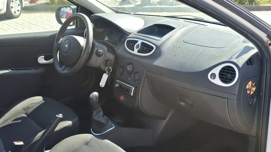 RENAULT Clio -