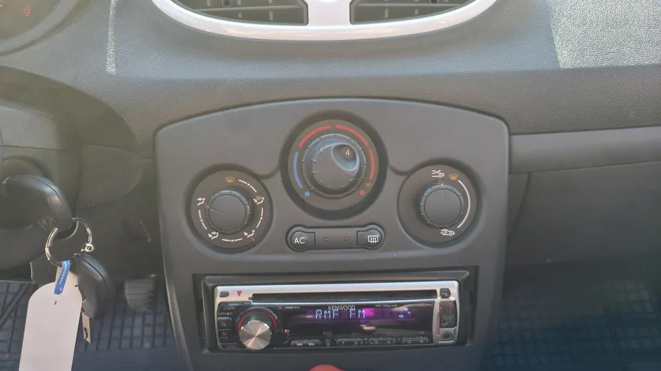 RENAULT Clio -