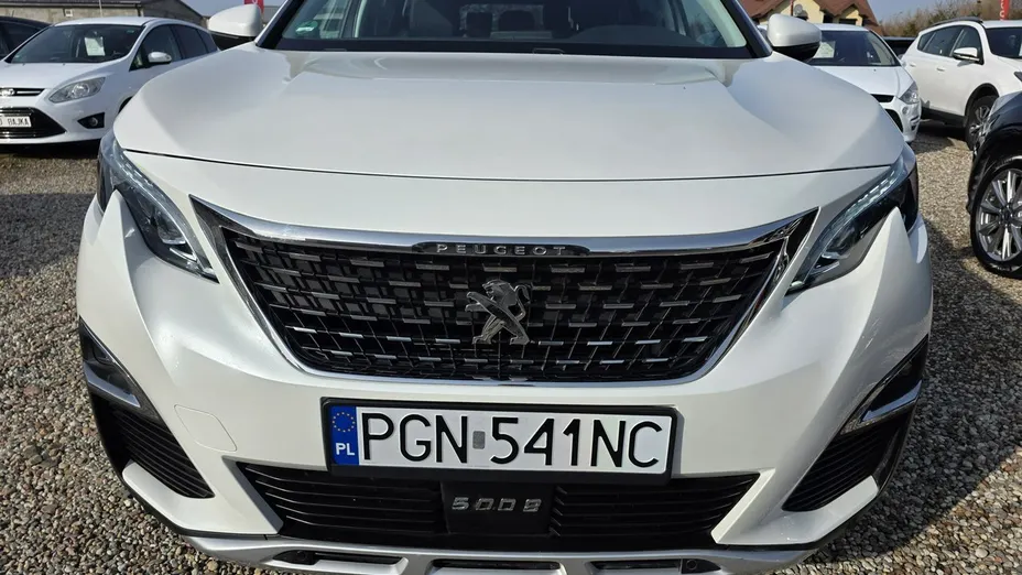 PEUGEOT 5008 -