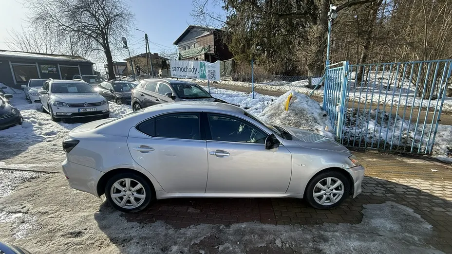LEXUS IS -