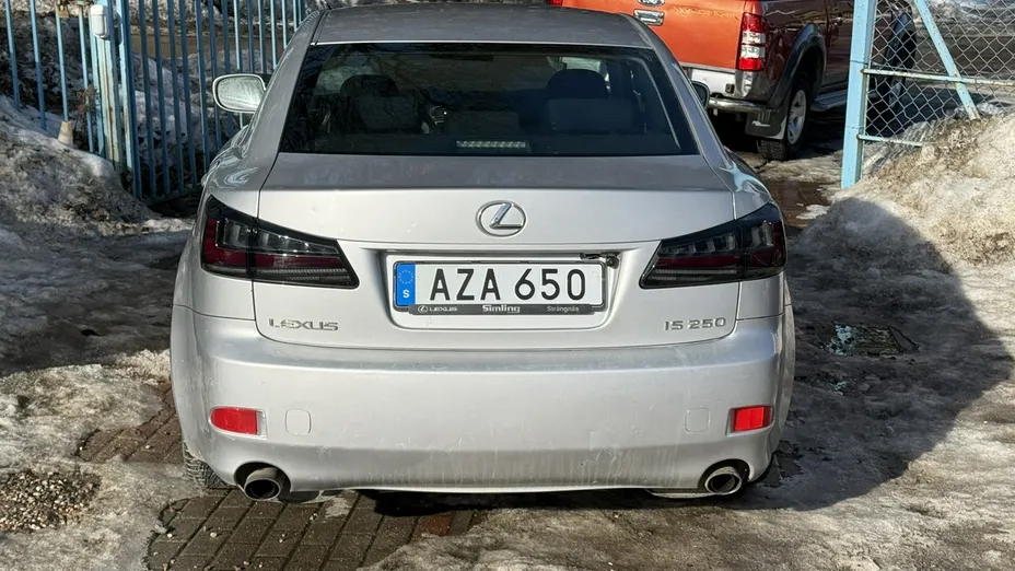 LEXUS IS -
