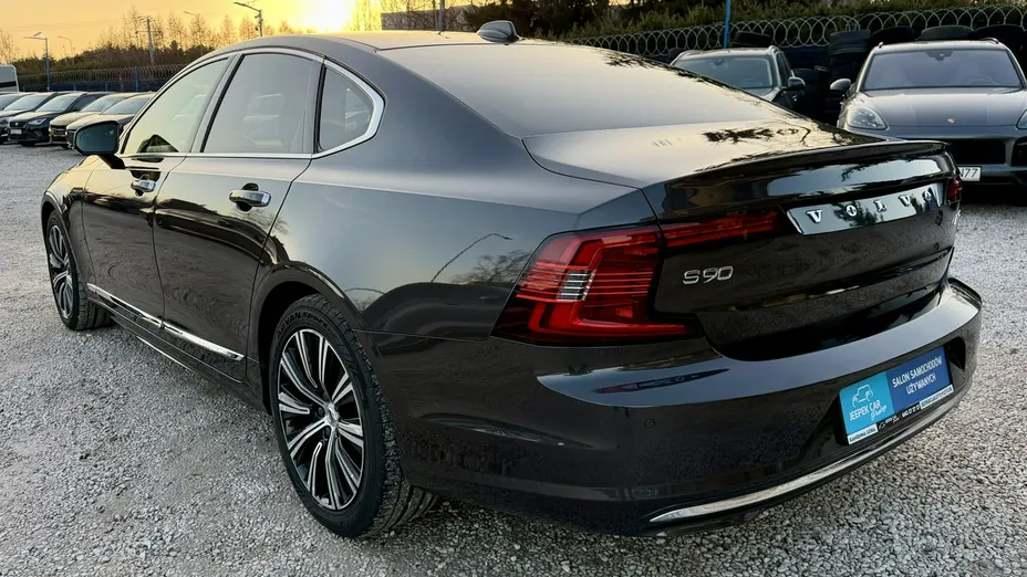 VOLVO S90 -