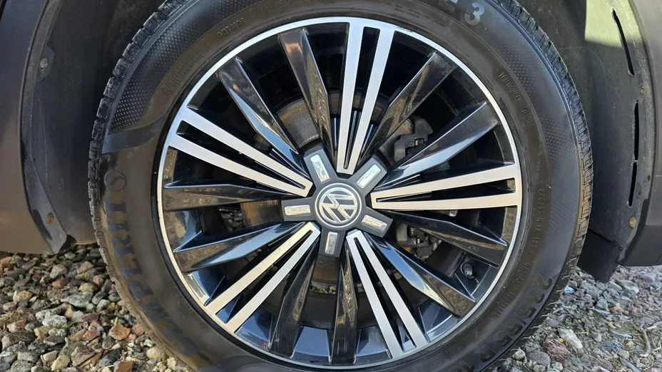 VOLKSWAGEN Tiguan -
