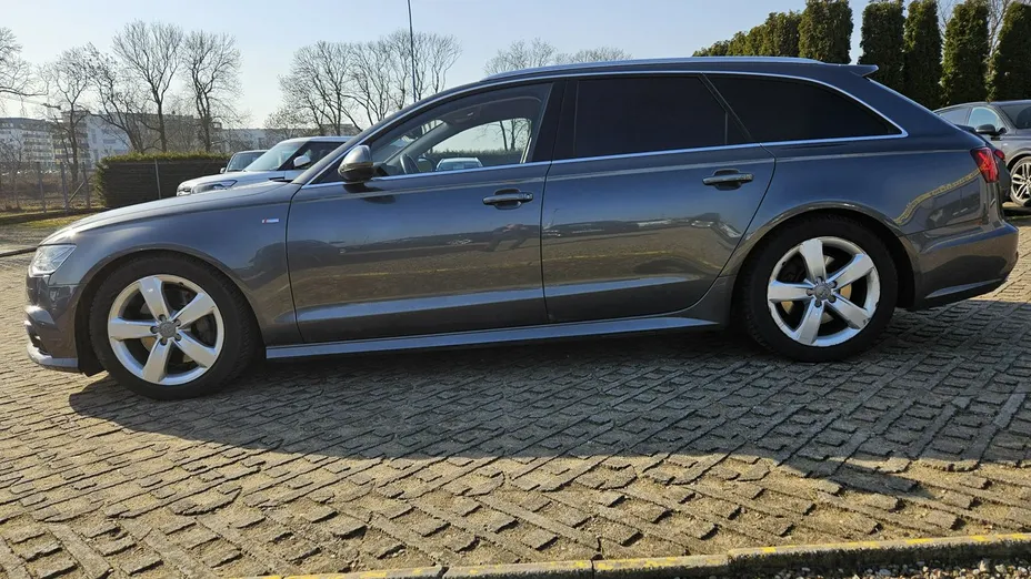 AUDI A6 -