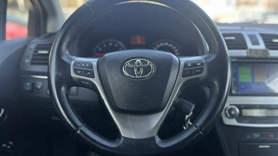 TOYOTA Avensis -