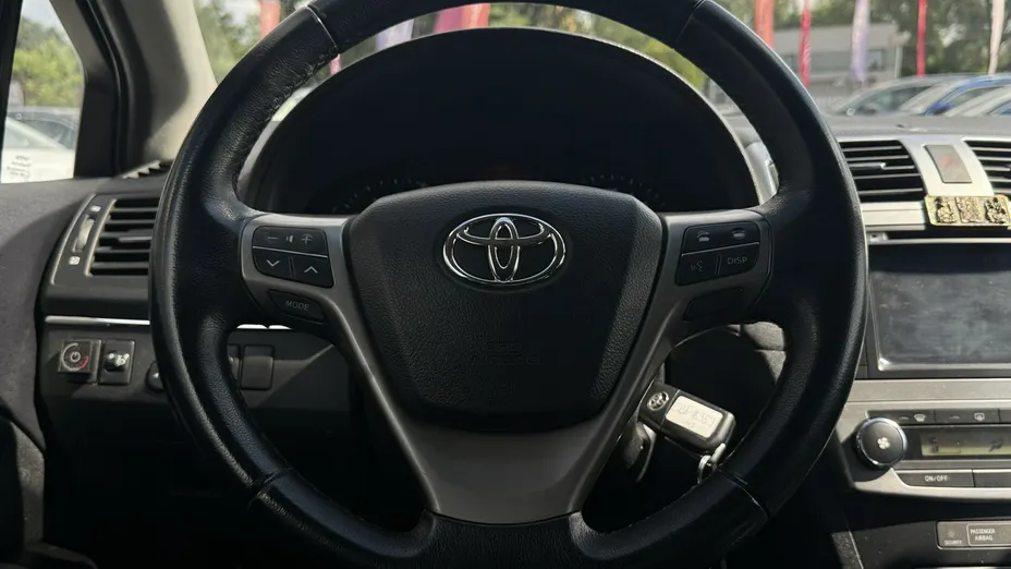 TOYOTA Avensis -