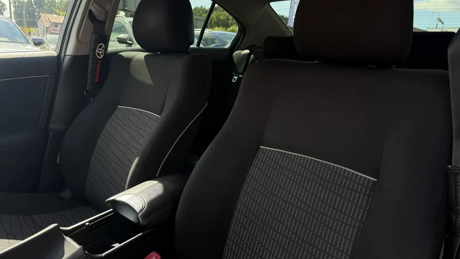 TOYOTA Avensis -
