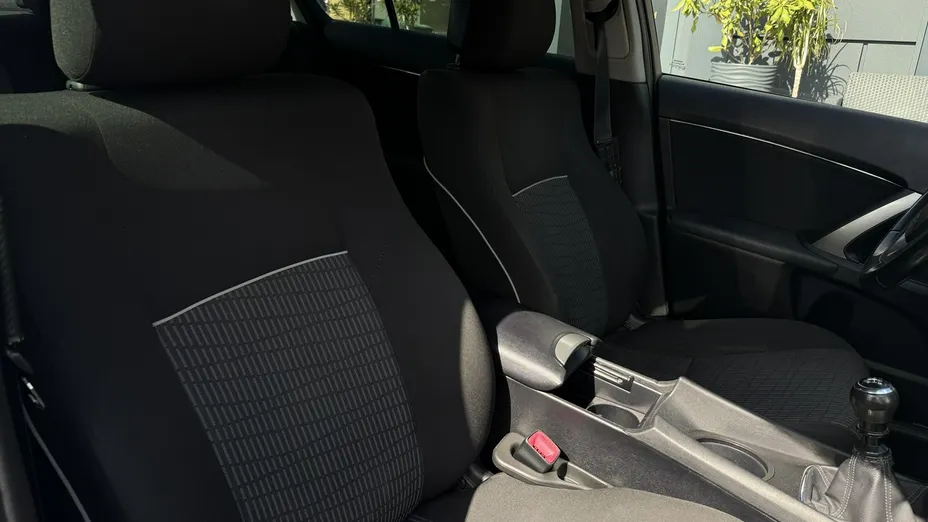 TOYOTA Avensis -